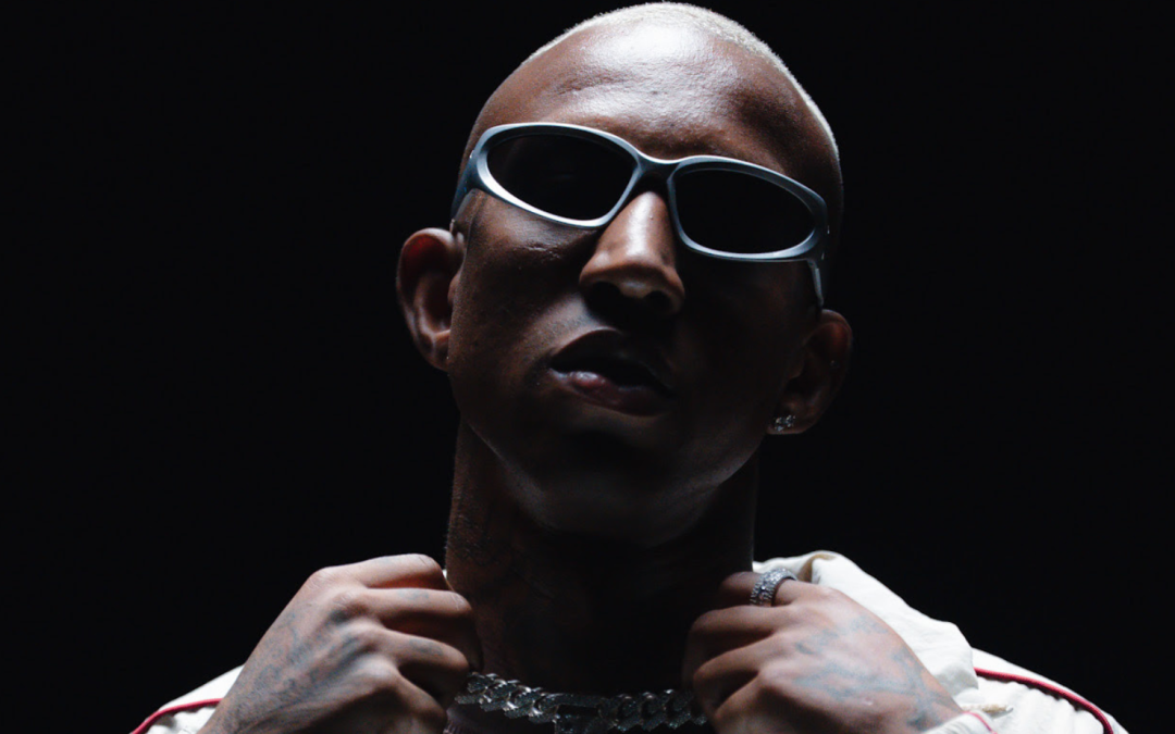 Anderson Talisca, o craque do Fenerbahçe que também brilha no rap como Spark, inicia turnê no Brasil