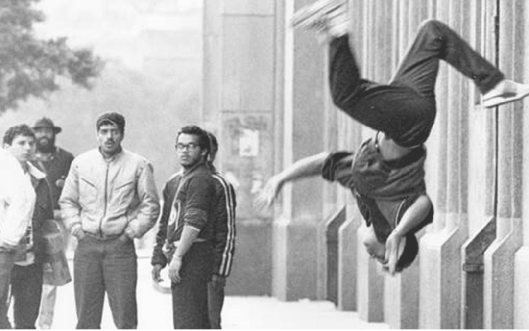 Exposição realizada pelo Sesc São Paulo convida para experiência sensorial sobre a chegada e o nascimento do Hip-Hop em São Paulo na década de 1980