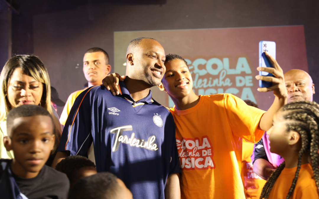 Thiaguinho inaugura Escola de Música na CUFA da Penha com aulas gratuitas para jovens de favelas