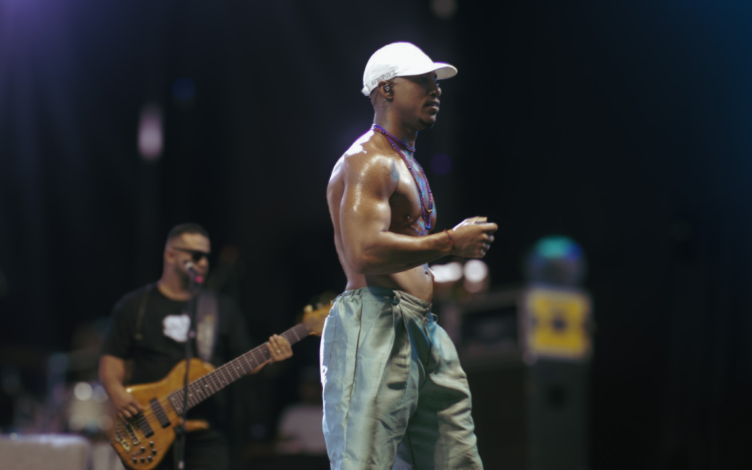 O Kannalha levanta o público no ‘AFROPUNK RJ’ e protagoniza cena inesquecível com sua avó, de 94 anos, no palco principal